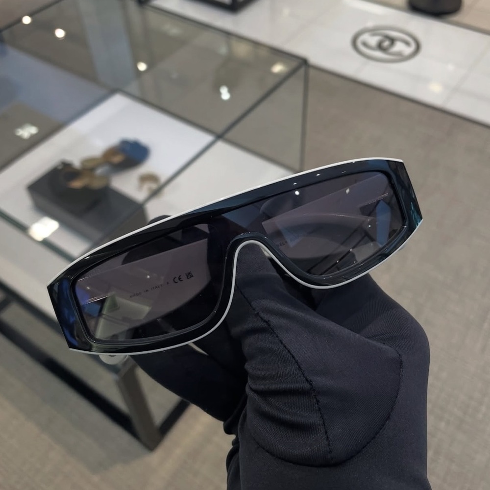 CHANEL sunglasses - Picture 2 of 4